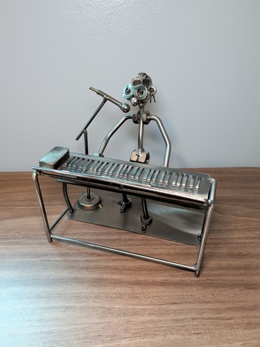 Keyboard singer nuts and bolts - keyboard,