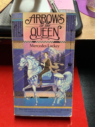 Arrows the queen by - the,