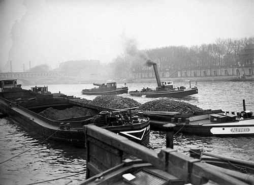 Barges carrying loads coal - , for