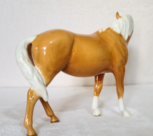 Beswick mare head down - beswick,