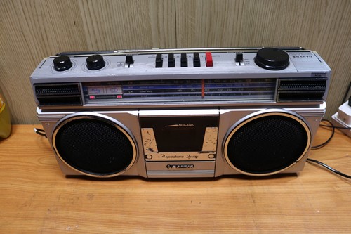 Sanyo m9805l radio cassette - radio,