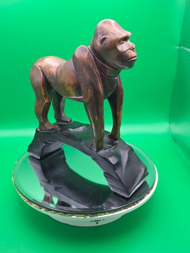 Silver back gorilla sculpture - back,