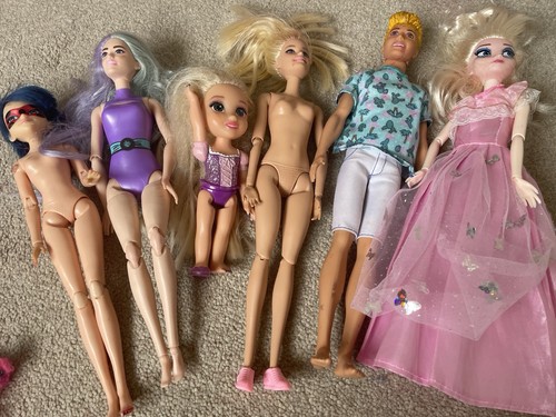 Barbie doll bundles with - doll,