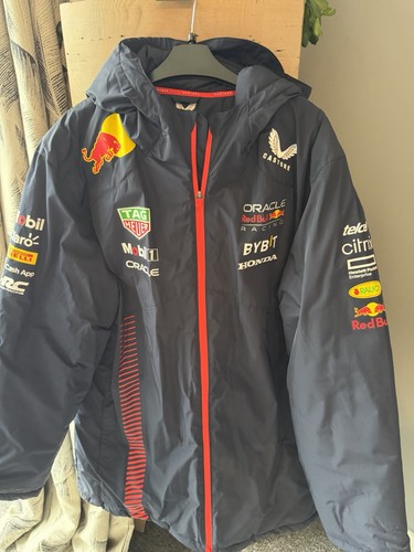 Red bull racing - bull, castore