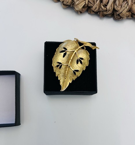 Vintage gold tone autumn - vintage, leaf
