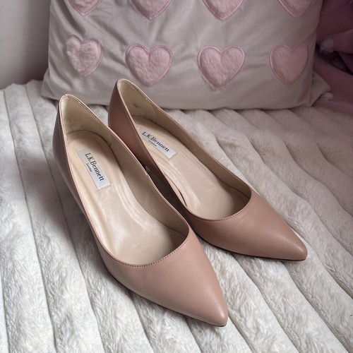 Bennett women nude - bennett, women’s