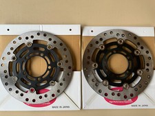 A PAIR OF FRONT BRAKE DISCS TO
