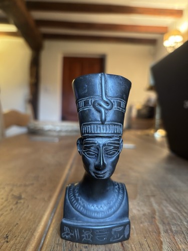 Nefertiti bust - nefertiti,