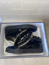 Giuseppe Zanotti Kriss