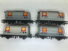 HORNBY OO GAUGE RAKE of 4 SHELL LIVERY TTA TANK WAGONS