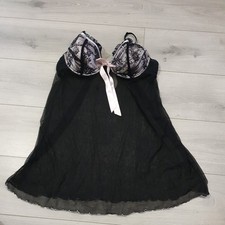 Closer With Evie Black & Pale