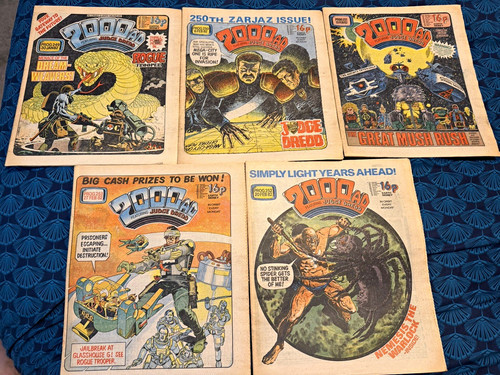 2000 judge dredd - 2000, comic