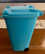 Desktop Wheelie Bin With Lid/Mini Trash Can/Pen Holder FREE P&P