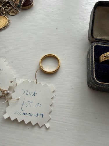 1933 art deco 22ct gold - art,