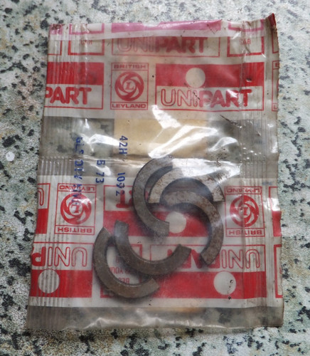 Leyland maxi gearbox retaining - maxi,