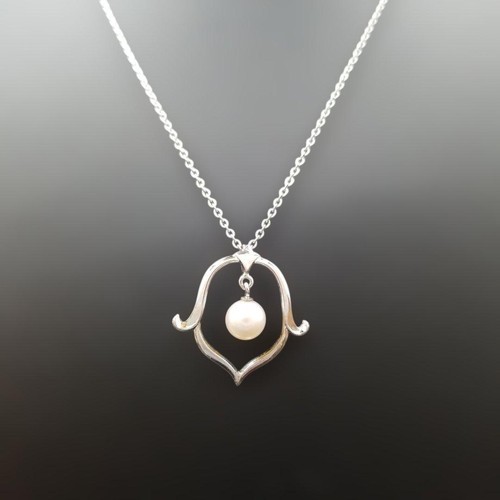 Excellent condition mikimoto - excellent,
