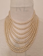 A  gamorous vintage  necklace