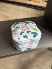 Chinese porcelain trinket or