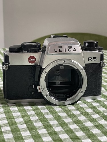 Near mint leica - mint, r5