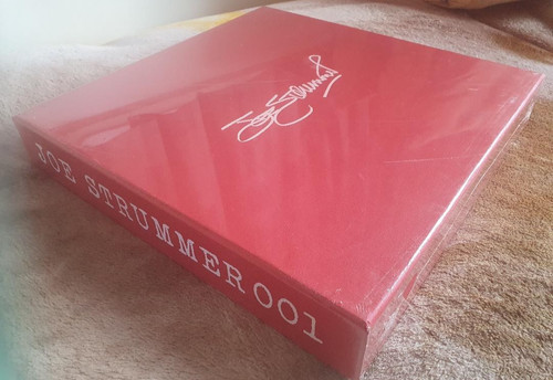 Joe strummer 001 - strummer, deluxe