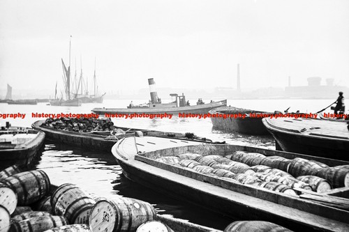 F000188 steam tug moving - f000188,