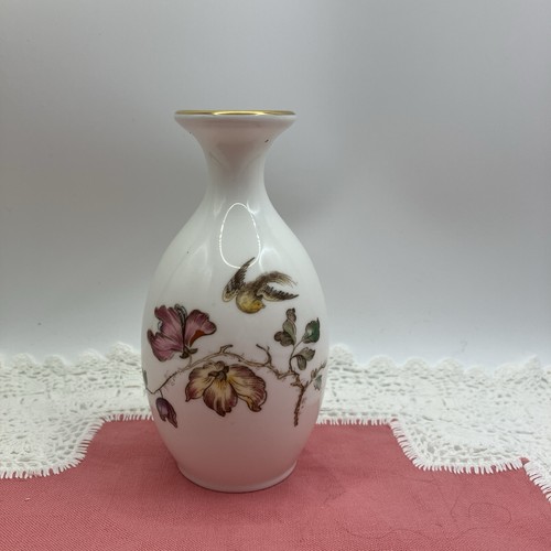 Wedgwood swallow bud vase bone - bud,