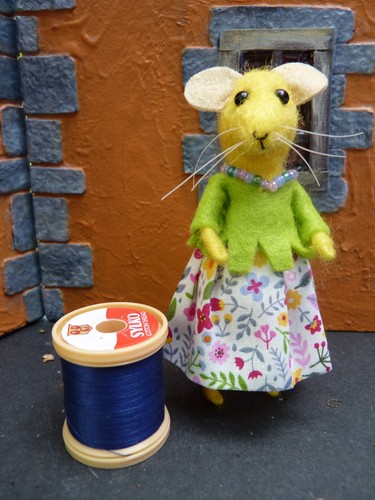 Ooak handmade yellow needle - handmade,