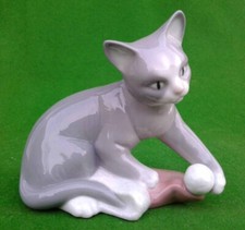 LLADRO / NAO - KITTY’S CHRISTMAS (CAT WITH SANTA HAT) - 1428.