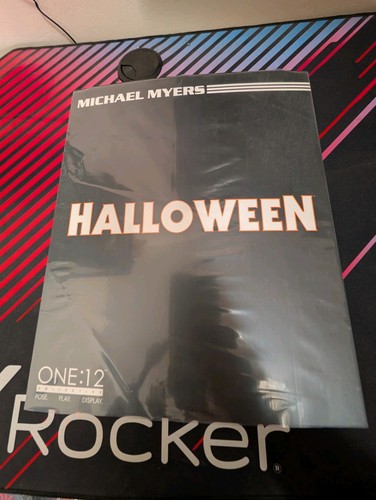 Mezco one michael myers - one:12,
