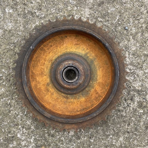 Triumph rear hub w1040 1 - triumph,