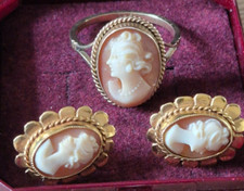 Vintage 9ct Gold Shell Carved