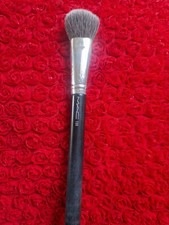 MAC128S Split Fibre Cheek Brush£28.00