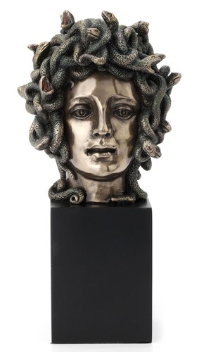 Medusa head plinth bronze - on,