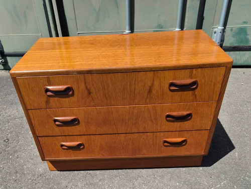 Mcm teak plan fresco chest - g,