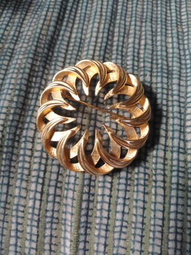 Crown trifari brooch - crown,