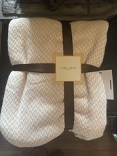 Laura Ashley Arya Throw Bees |