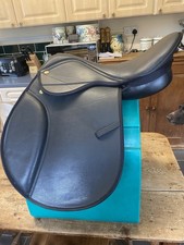 Gallop Changeable Gullet  17 1/2”  GP Saddle, Fitted With Green Gullet Black