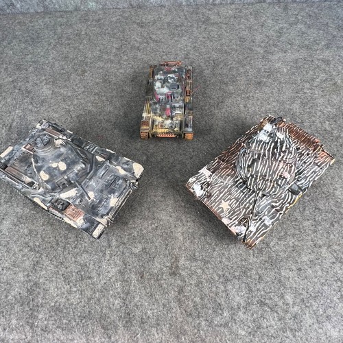 Mixed lot model tanks - model,