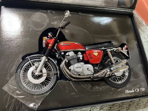 Scale 750 red metallic - 1/12, cb