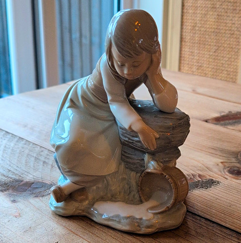 Lladro porcelain girl figurine - girl,