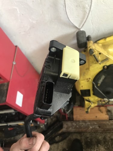 Corsa 2009 throttle - d,
