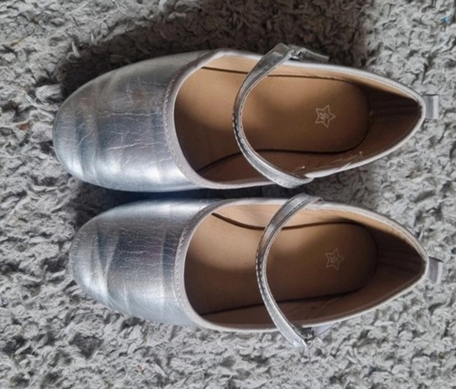 Girls silver shoes - , c11)