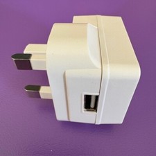 WHITE UK 5.0V 1A 3 PIN USB