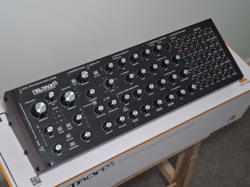 Behringer neutron semi - neutron, semi-modular