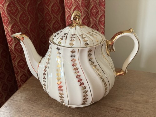 Vintage sadler cream and gold - and,