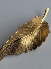 Vintage Gold Tone Leaf Brooch