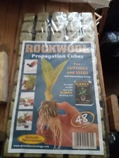 48 small size rockwool cubes.