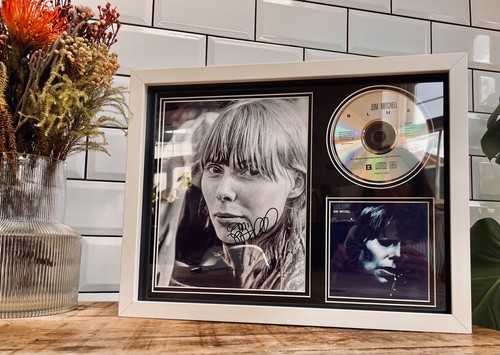Joni mitchell hand - , /