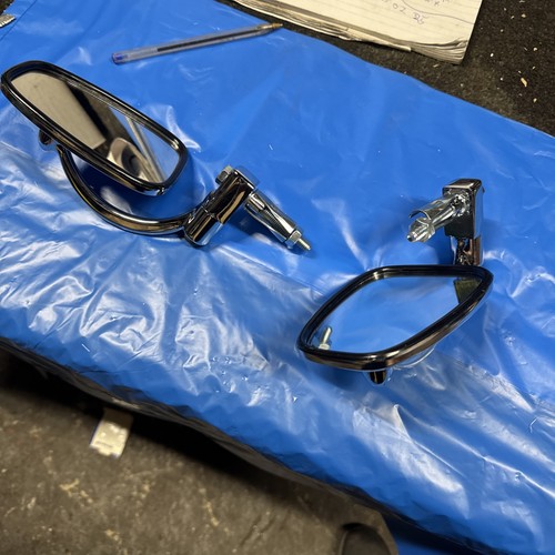 Pair rear view chrome - rear,