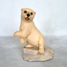 Aynsley Mastercraft Polar Bear Figurine. Vintage 1985. 11cm tall Great condition
